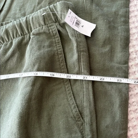 NWT GAP Women’s Dark Green Chinos - Picture 4 of 7